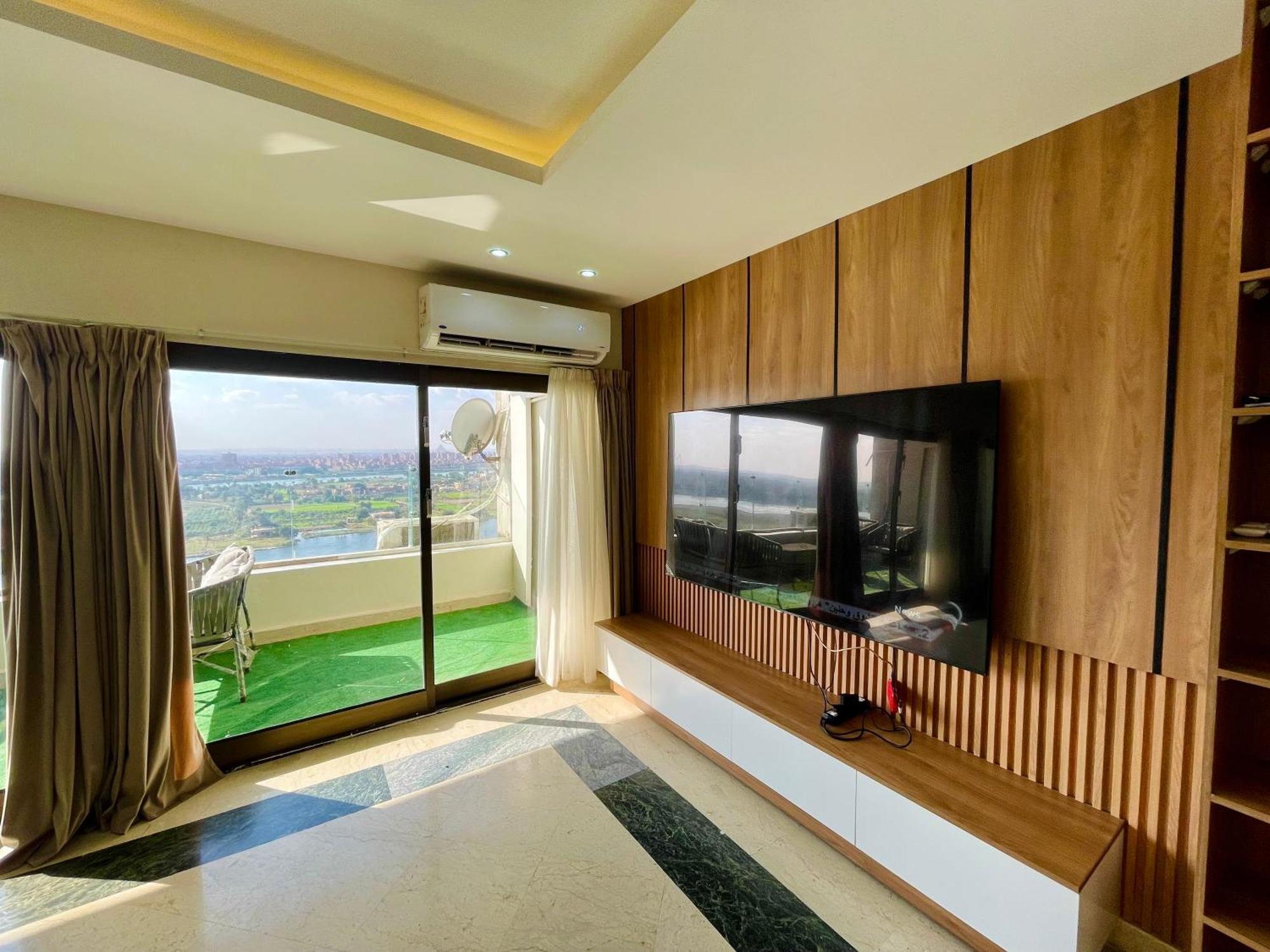Apartment 3 Bedrooms Nile - Maadi Cairo