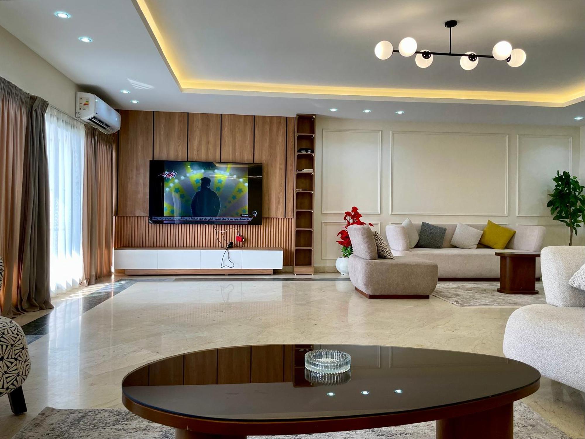 Apartment 3 Bedrooms Nile - Maadi Cairo